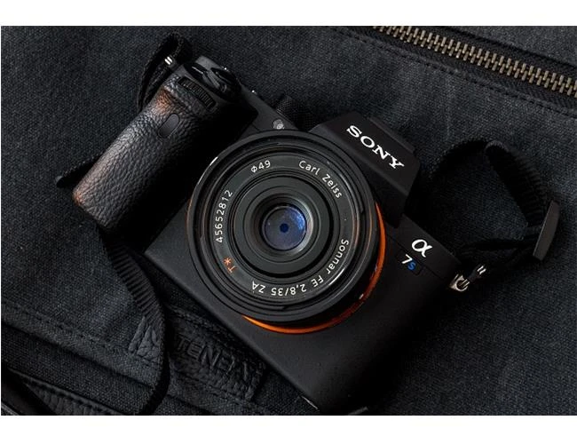 So sánh Panasonic GH5s và Sony Alpha A7S Mark II