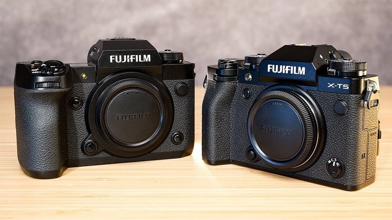 Khám phá ngoại hình cùng hệ thống nút bấm trên Fujifilm XT5 vs XH2