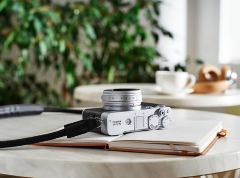 Fujifilm X-E5 là máy ảnh mirrorless nhỏ gọn với cảm biến 40.2MP