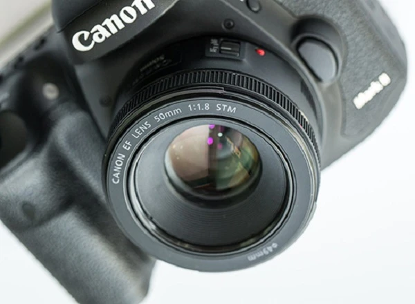 Canon EF 50mm F/1.8 lựa chọn đầu tiên mà bạn nên nghĩ tới