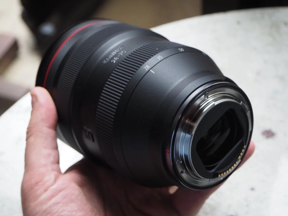 Ống Kính Canon RF28-70mm F2 L USM (Nhập Khẩu)