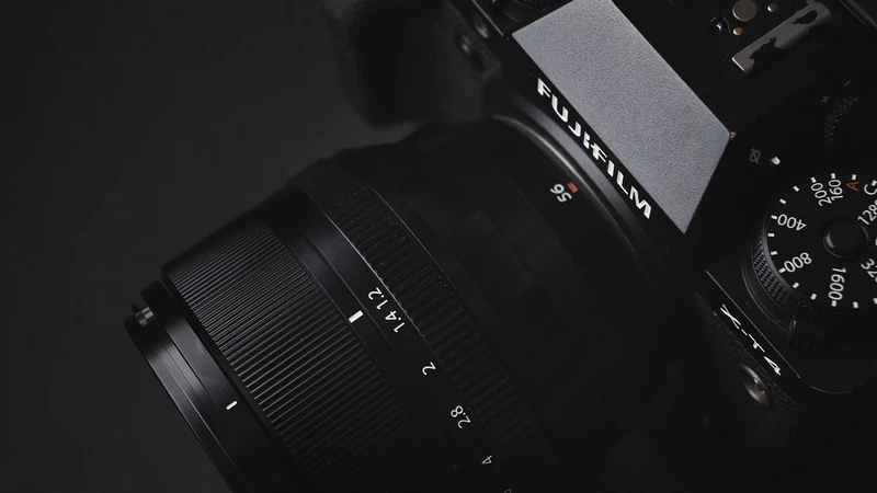 So sánh XF 56F1.2 R WR với XF56F1.2 R về độ hoàn thiện