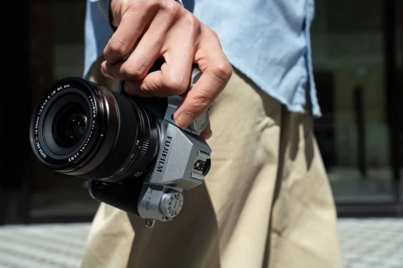 Sigma 18-50 mang lại lợi thế khẩu lớn khi chụp thiếu sáng