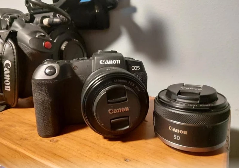 Canon EOS RP là chiếc mirrorless full-frame nhỏ gọn